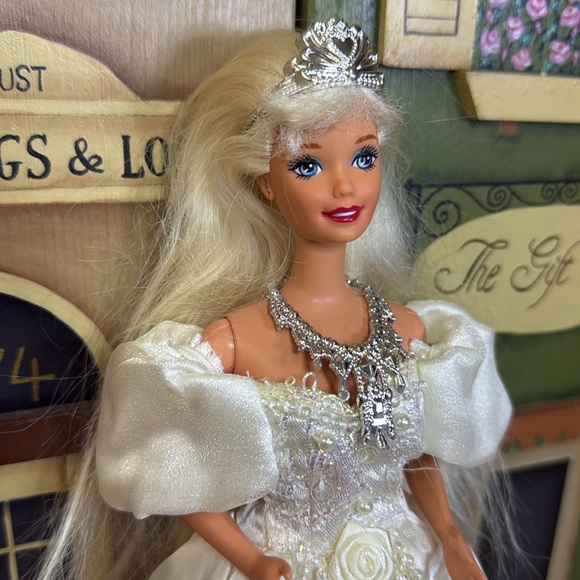 Vintage 1976 Princess Barbie White Glittery Gown - Picture 7 of 12